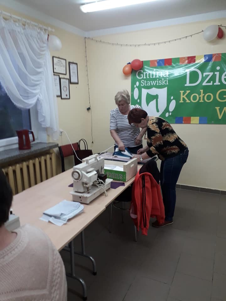 KGW Dzierzbia szyje maseczki dla potrzeujących (6).jpg