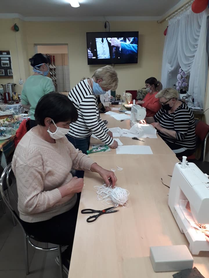 KGW Dzierzbia szyje maseczki dla potrzeujących (8).jpg